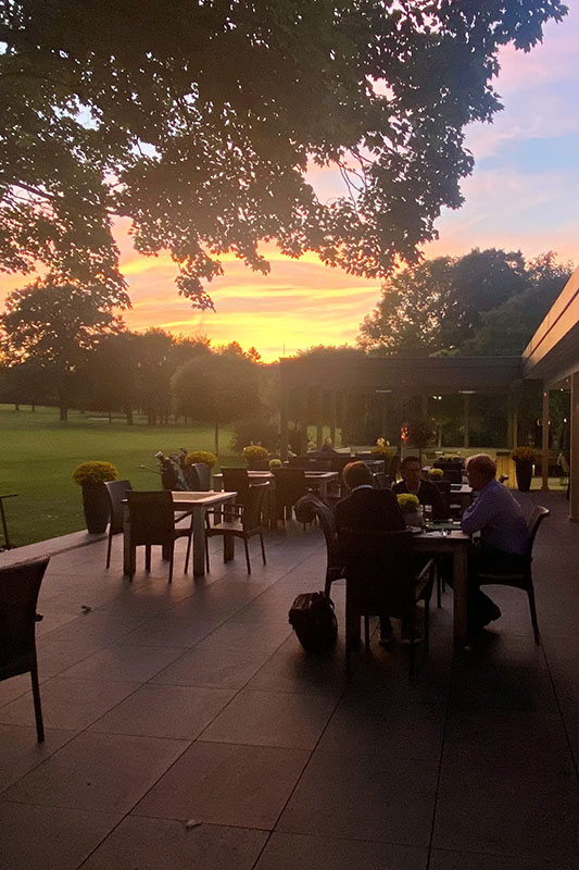 Sonnenuntergang von der Terrasse der Brasserie 27 in Aachen gesehen